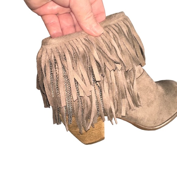 Not Rated size 7.5 suede fringe bootie with silver chain.NWT. stacked heel. - Picture 5 of 10